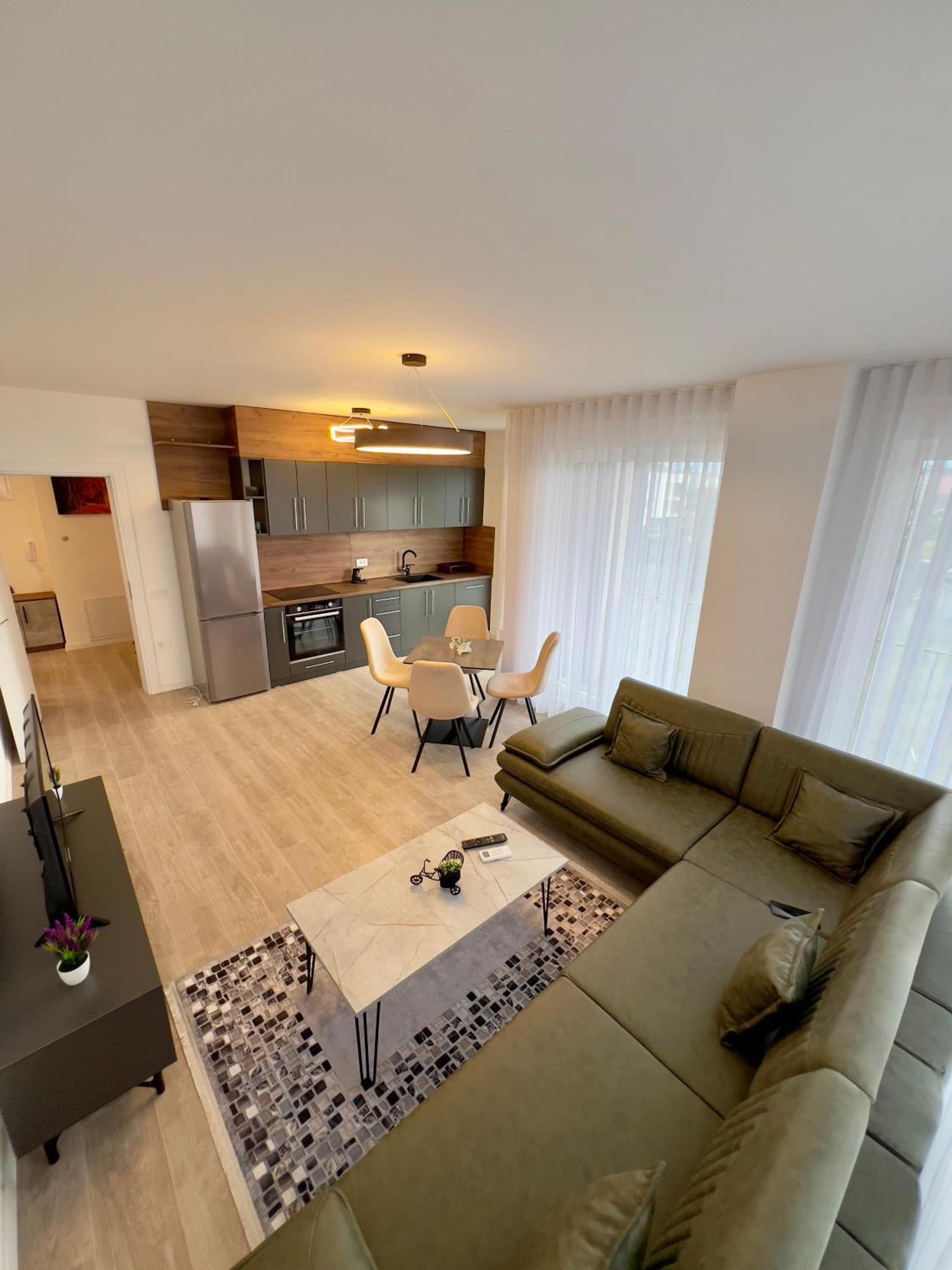 Holiday Apartments Gjakova Buitenkant foto